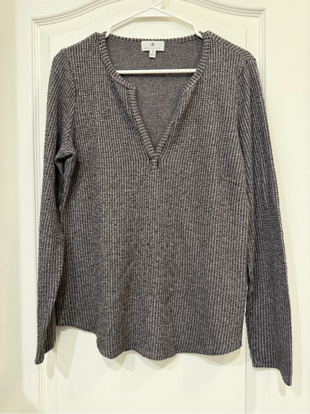 Socialite Women’s Medium Gray Marled Waffle Knit Split Neck Long Sleeve Top